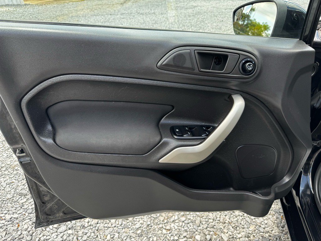 Used 2012 Ford Fiesta SE FWD image 16