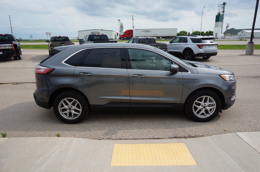 Used 2023 Ford Edge SEL w/ Convenience Package AWD/4WD image 4