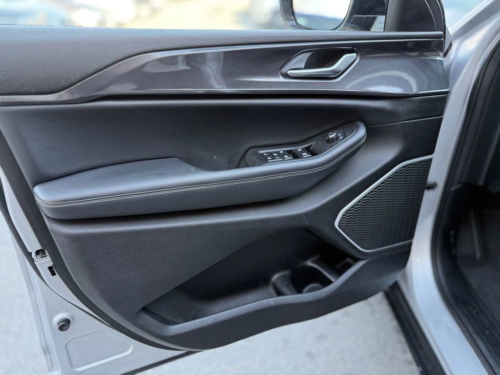 Used 2021 Jeep Grand Cherokee L Laredo image 20