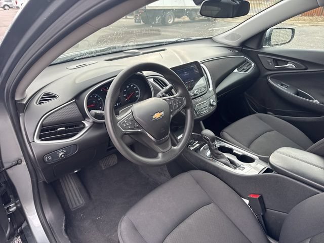 Used 2025 Chevrolet Malibu LT FWD image 9