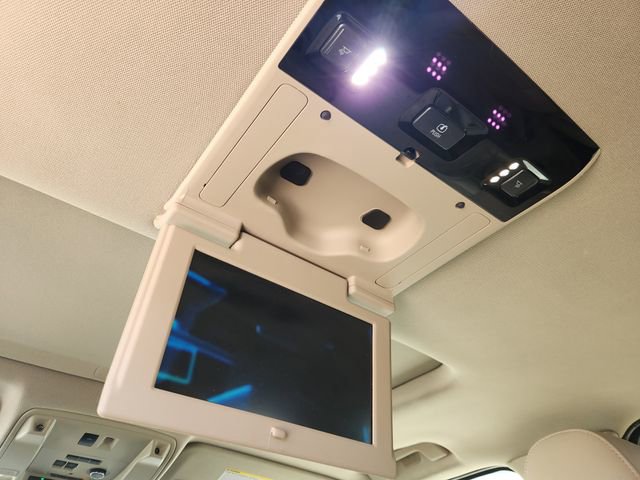 Used 2019 Cadillac Escalade ESV Premium Luxury image 30