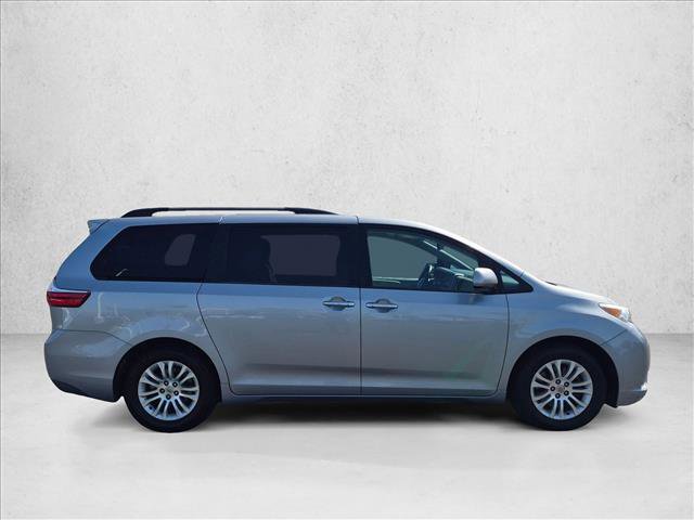 Used 2016 Toyota Sienna XLE Premium FWD video 4