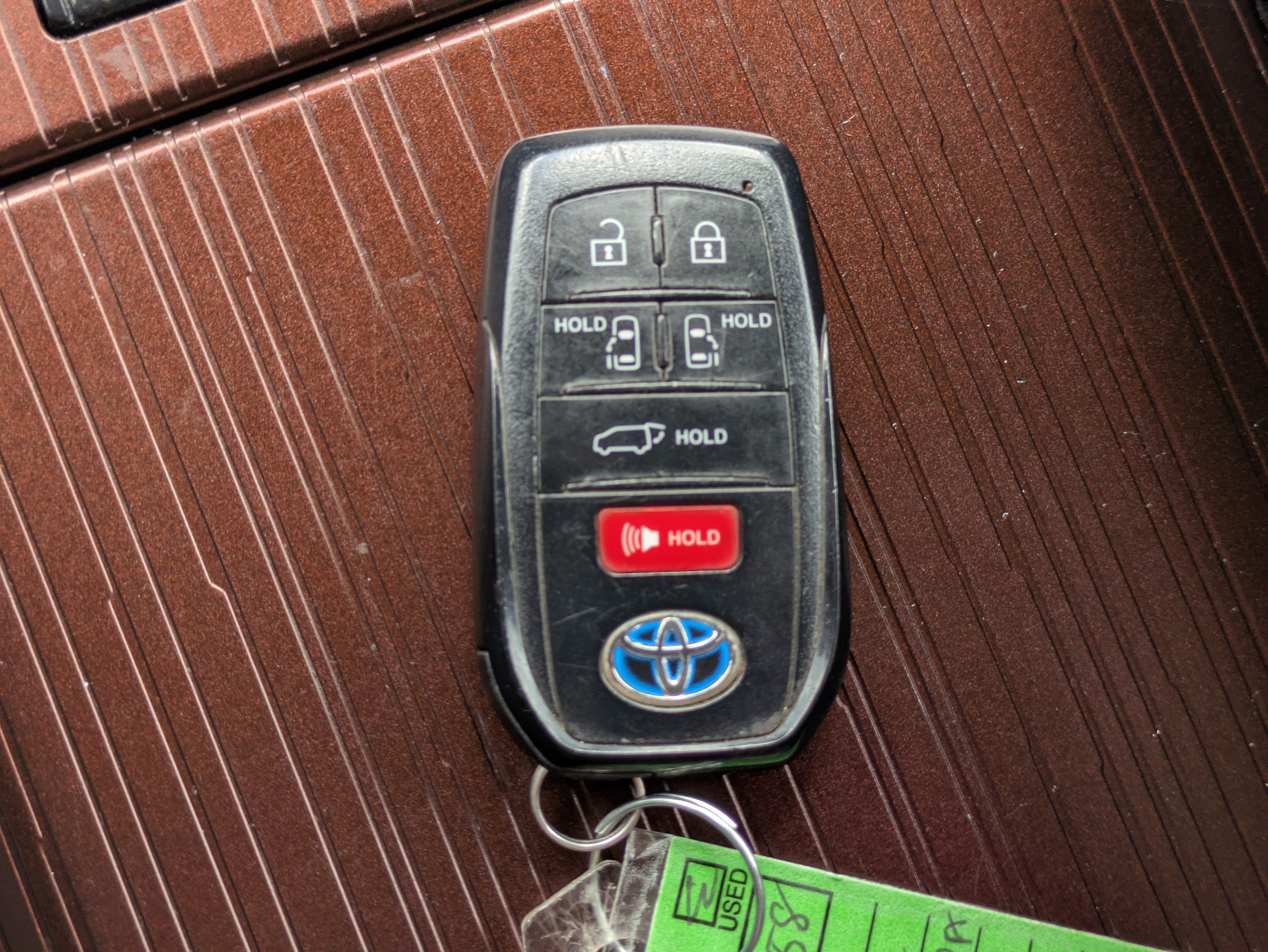 Used 2021 Toyota Sienna XLE w/ XLE Plus Package FWD image 32