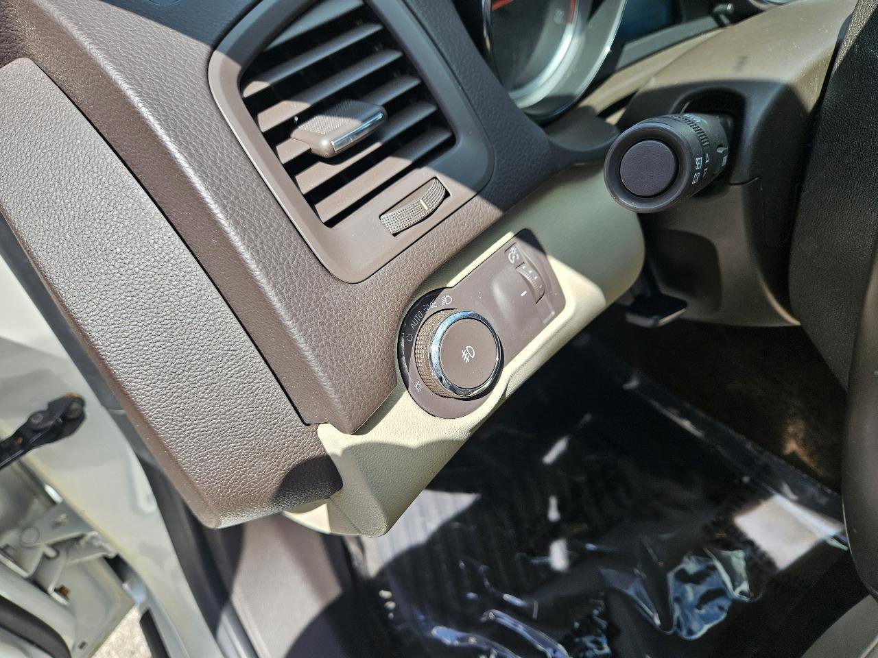 Used 2012 Buick Regal Leather FWD image 16