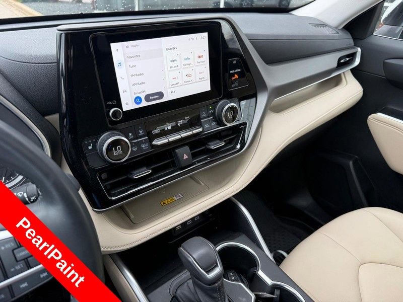 Used 2023 Toyota Highlander XLE AWD/4WD image 26