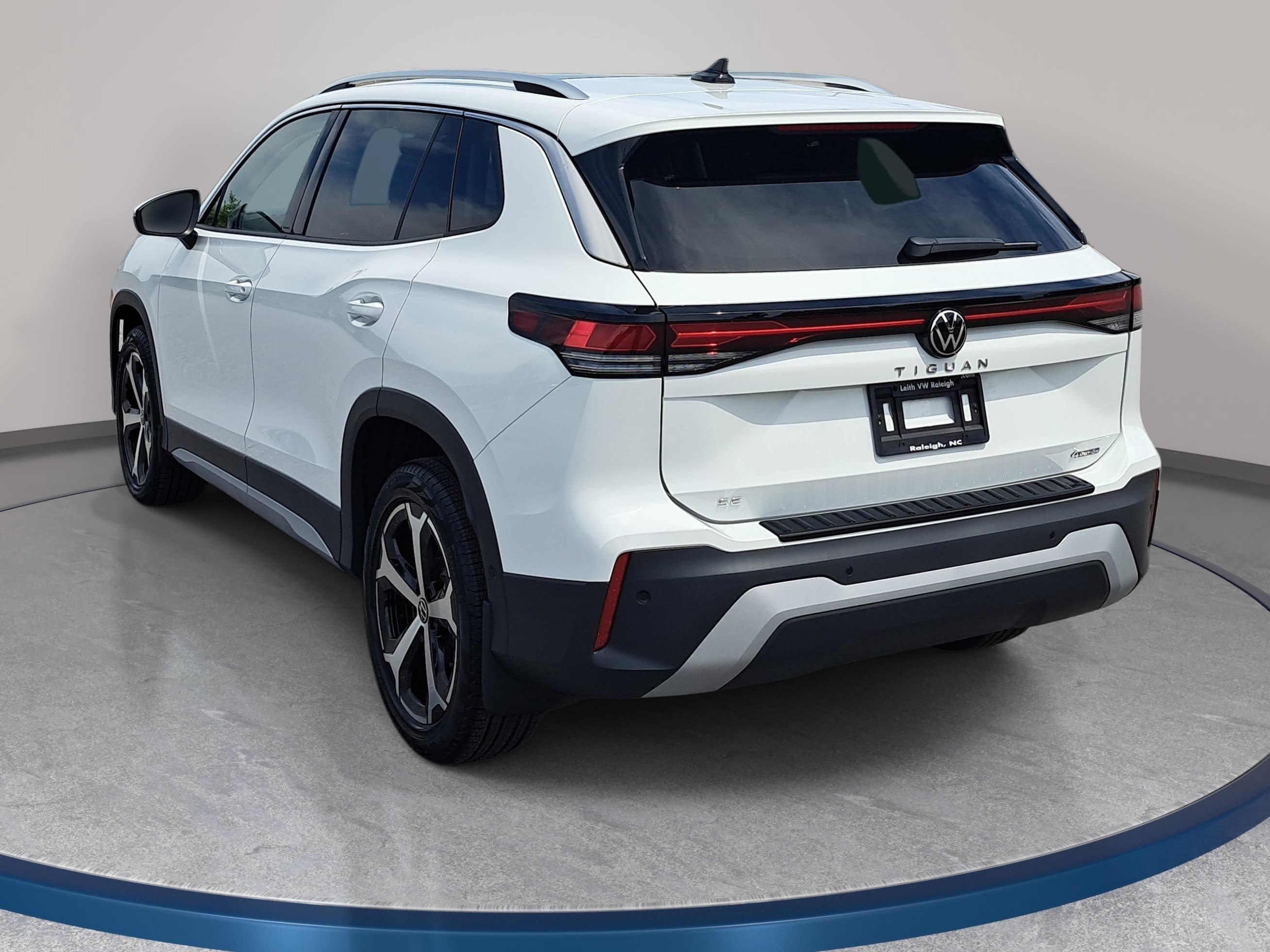 New 2026 Volkswagen Tiguan SE AWD/4WD image 7