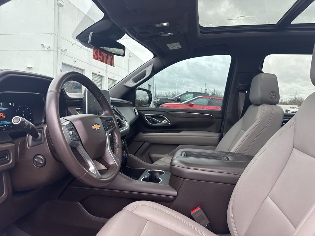 Used 2023 Chevrolet Suburban LT w/ Luxury Package image 16