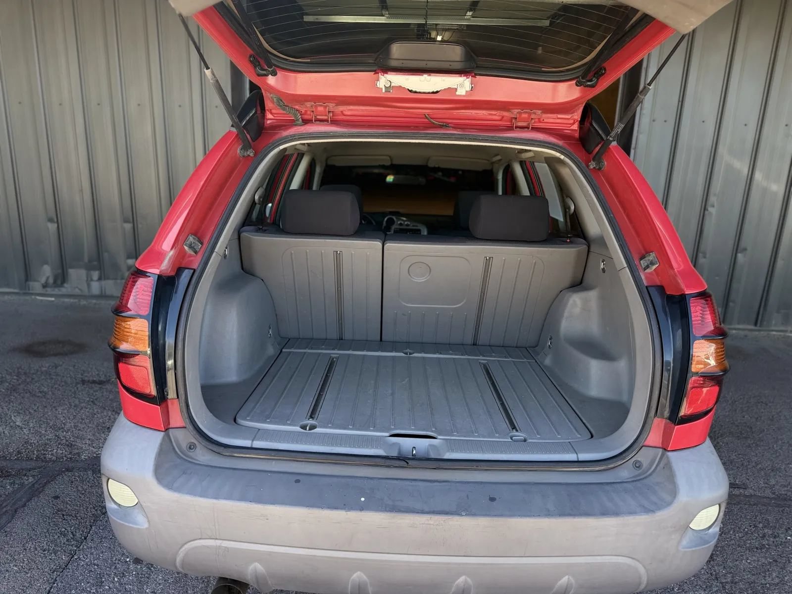 Used 2006 Pontiac Vibe FWD image 16