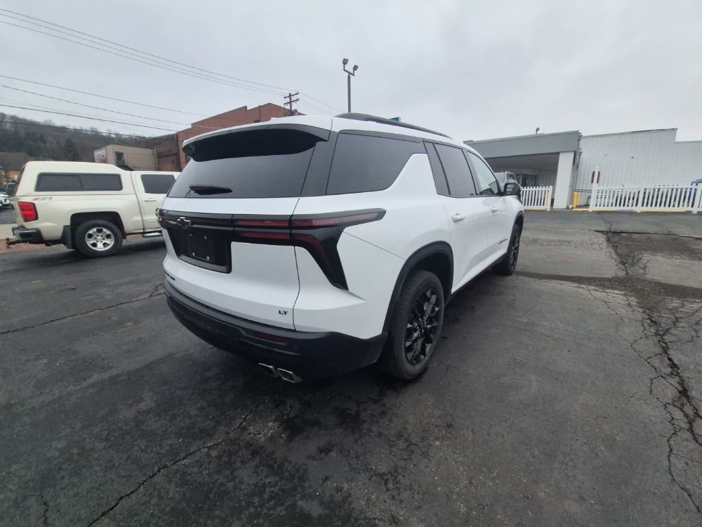 Used 2024 Chevrolet Traverse LT w/ Midnight/Sport Edition image 7