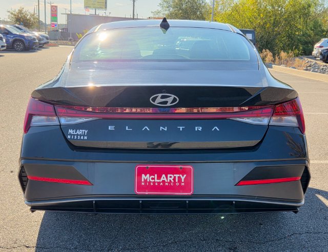 Used 2025 Hyundai Elantra SEL FWD image 7
