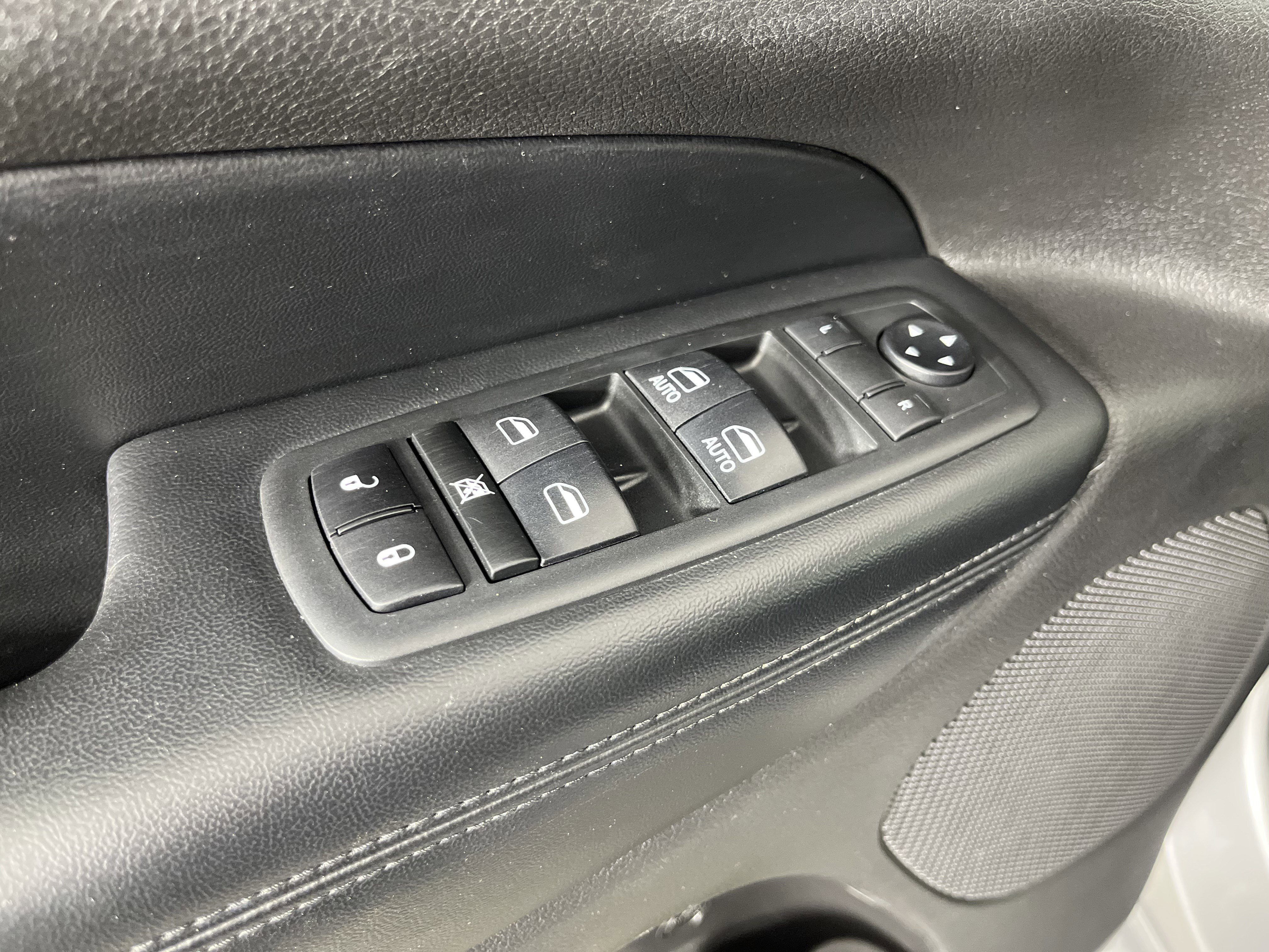 Used 2020 Jeep Grand Cherokee Altitude AWD/4WD image 18