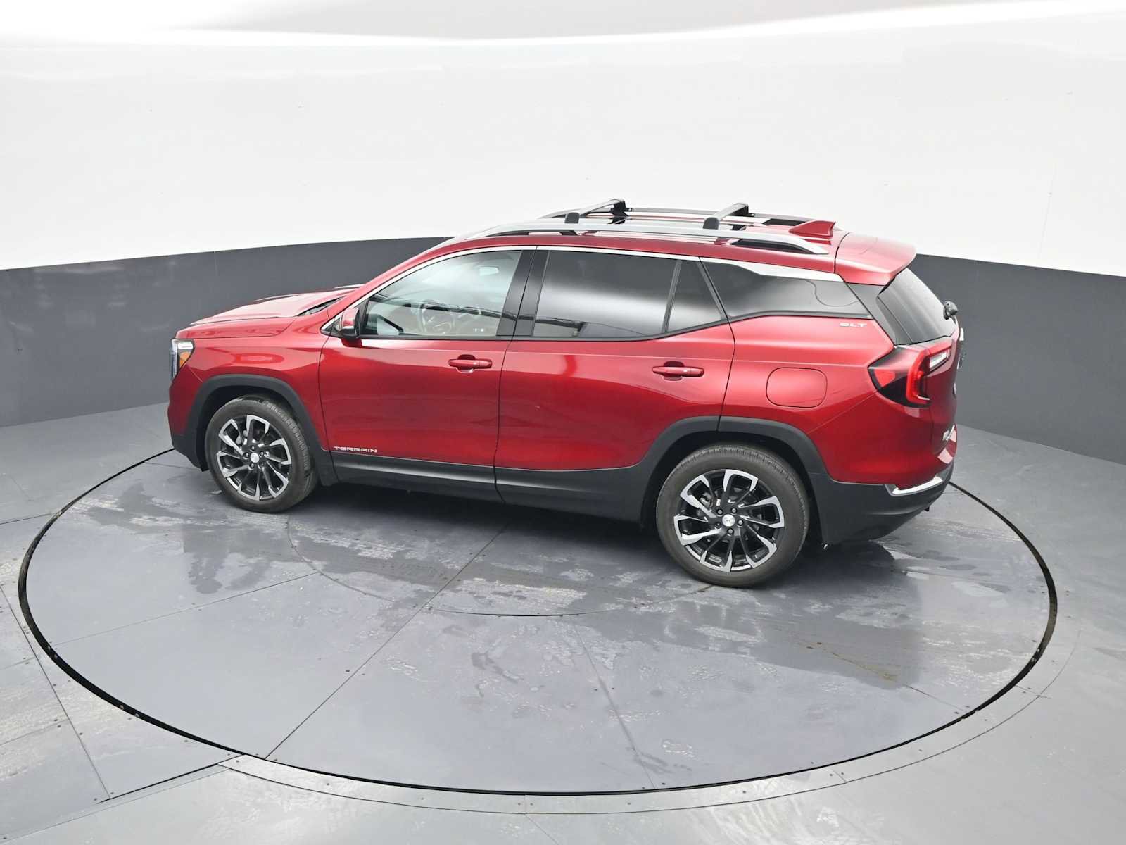 Used 2023 GMC Terrain SLT image 32