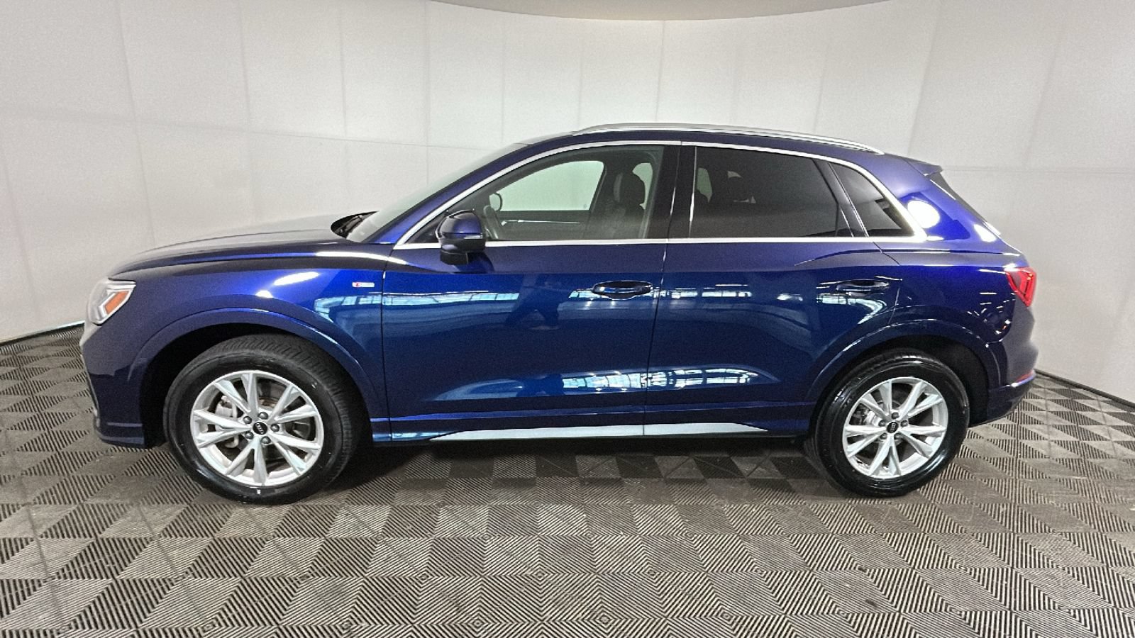 Used 2024 Audi Q3 2.0T Premium AWD/4WD image 5