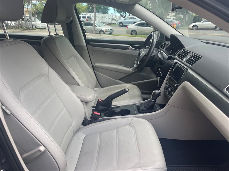 Used 2017 Volkswagen Passat 1.8T R-Line w/ R-Line Lighting Package FWD image 13