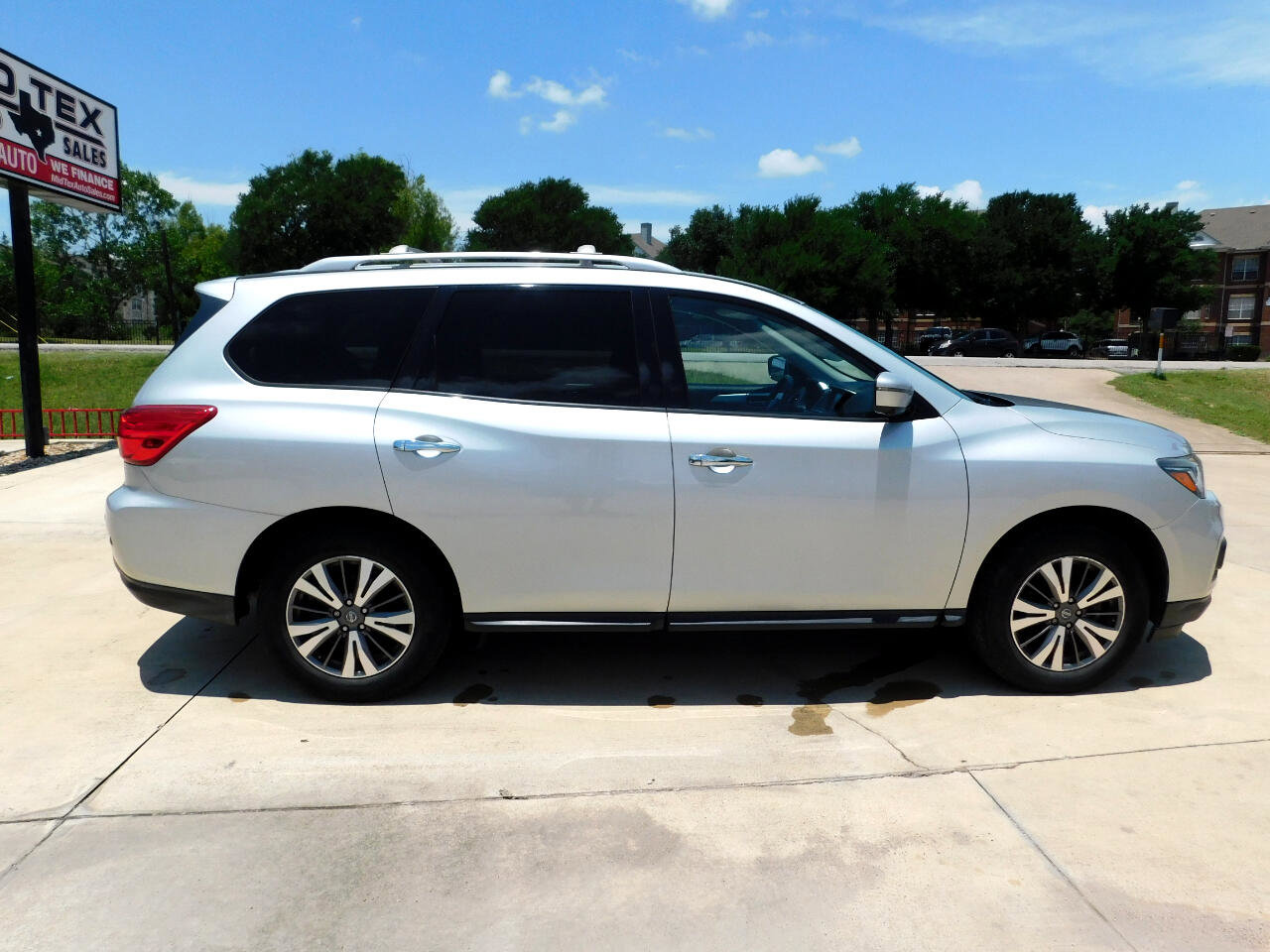 Used 2018 Nissan Pathfinder SL image 5