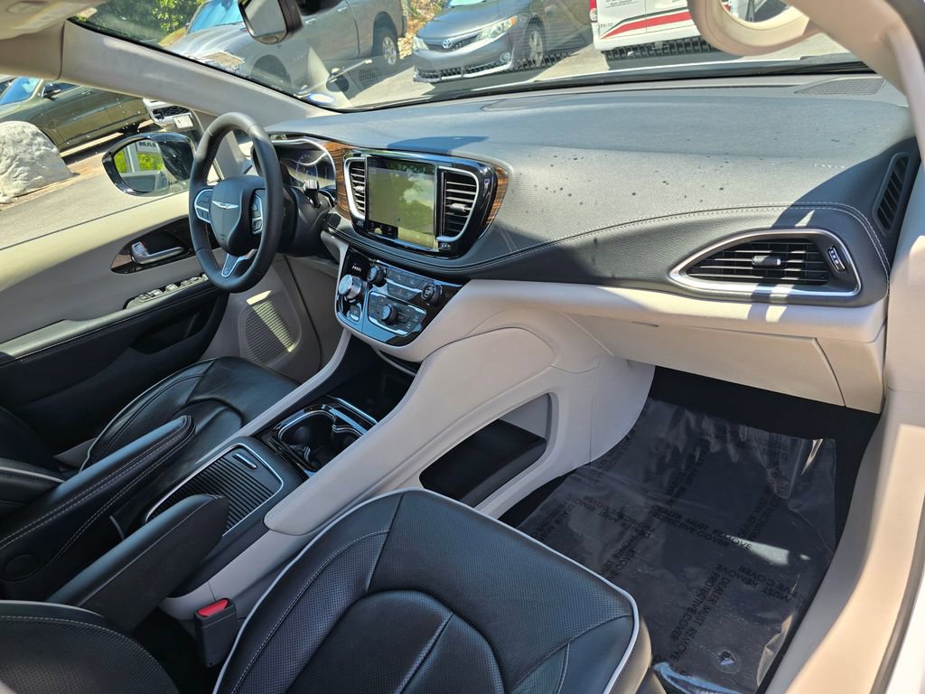 Used 2024 Chrysler Pacifica Limited FWD image 30