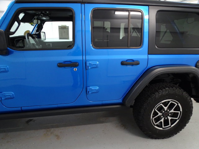Certified 2025 Jeep Wrangler Unlimited Rubicon w/ Convenience Group AWD/4WD image 18