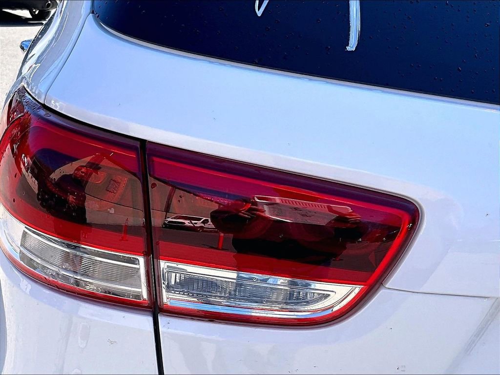 Used 2016 Kia Sorento SX image 28