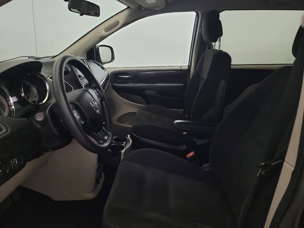 Used 2018 Dodge Grand Caravan SE FWD image 17
