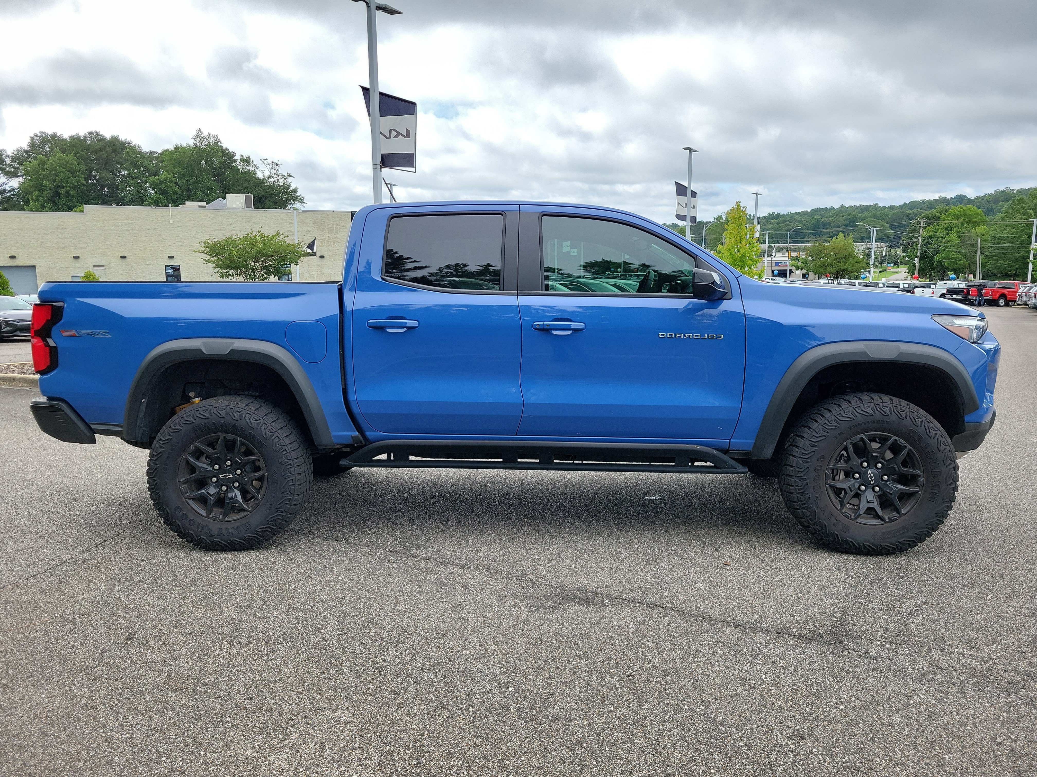 Used 2025 Chevrolet Colorado ZR2 w/ Midnight Edition AWD/4WD image 6