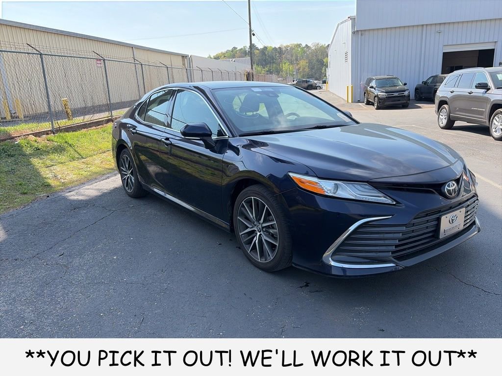 Used 2022 Toyota Camry XLE image 1