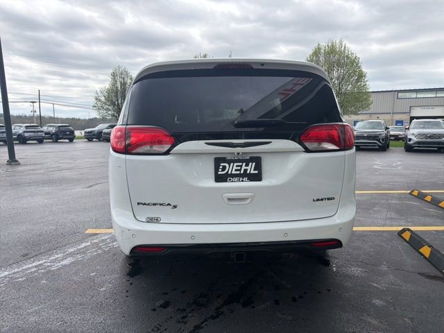 Used 2018 Chrysler Pacifica Limited image 4
