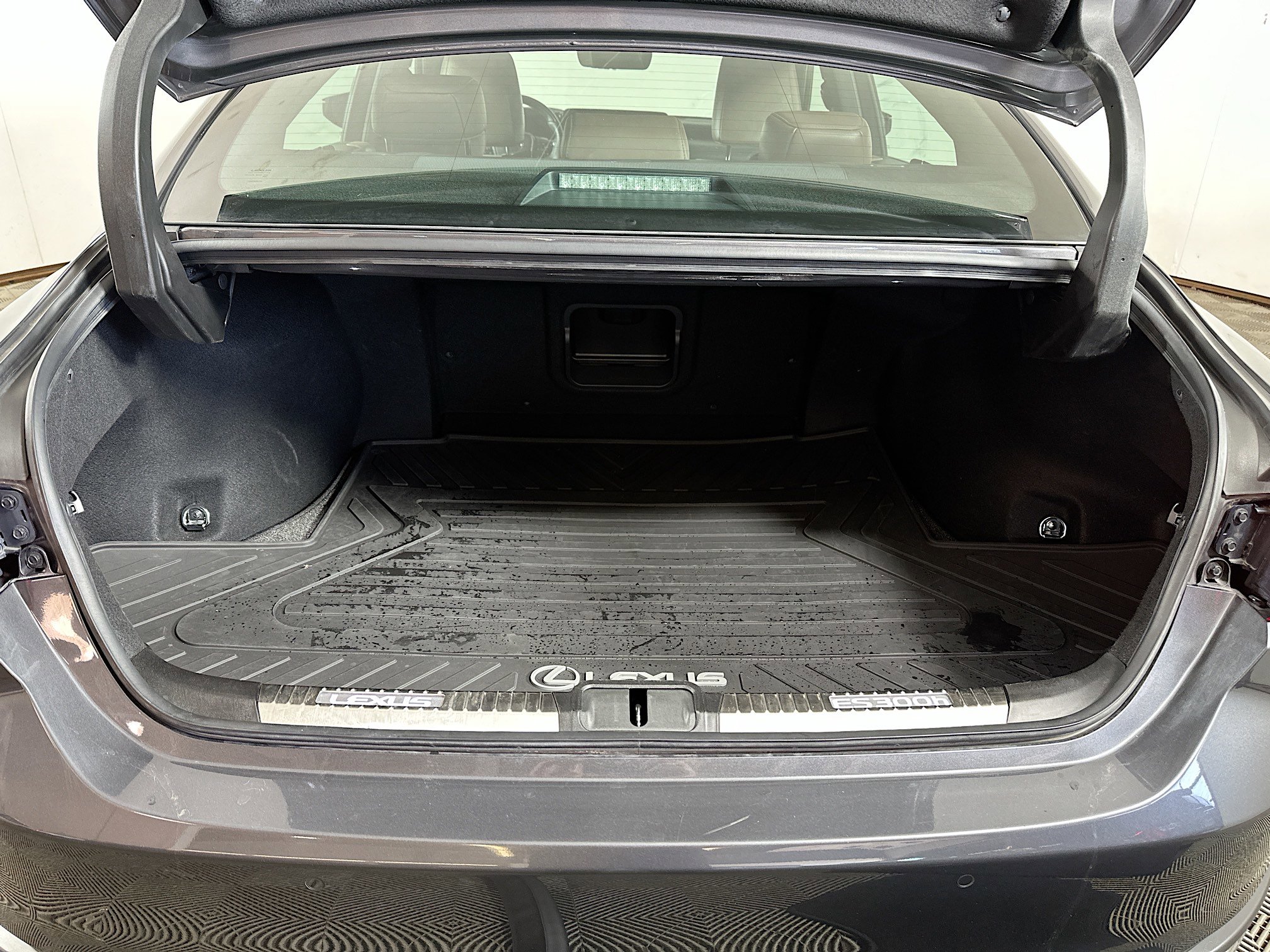 Used 2022 Lexus ES 300h w/ Accessory Package image 26