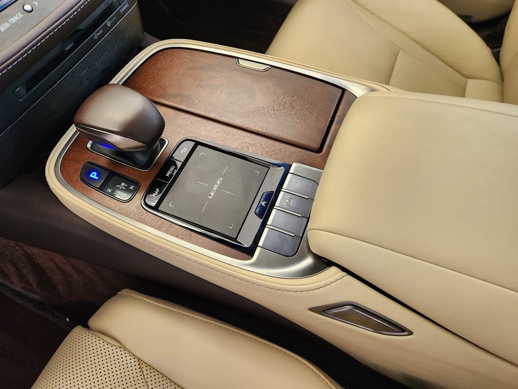 Used 2020 Lexus LS 500 w/ Accessory Package (Z1) RWD image 20