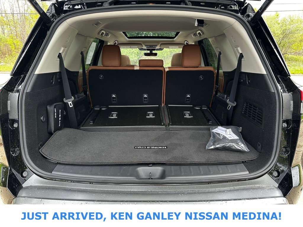 Certified 2026 Nissan Pathfinder Platinum w/ Cargo Package AWD/4WD image 20