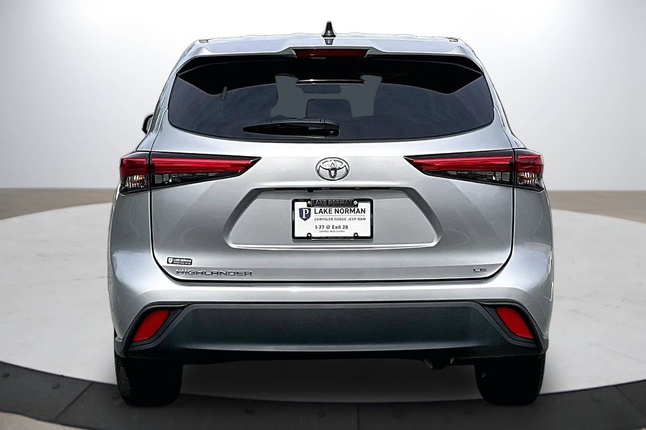 Used 2023 Toyota Highlander LE image 8