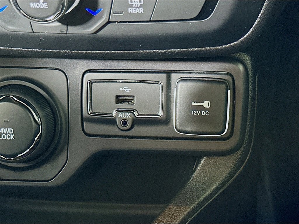 Used 2019 Jeep Renegade Limited w/ LED Lighting Group image 29