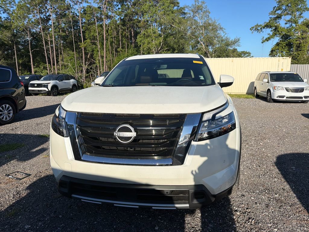 Used 2024 Nissan Pathfinder Platinum image 2