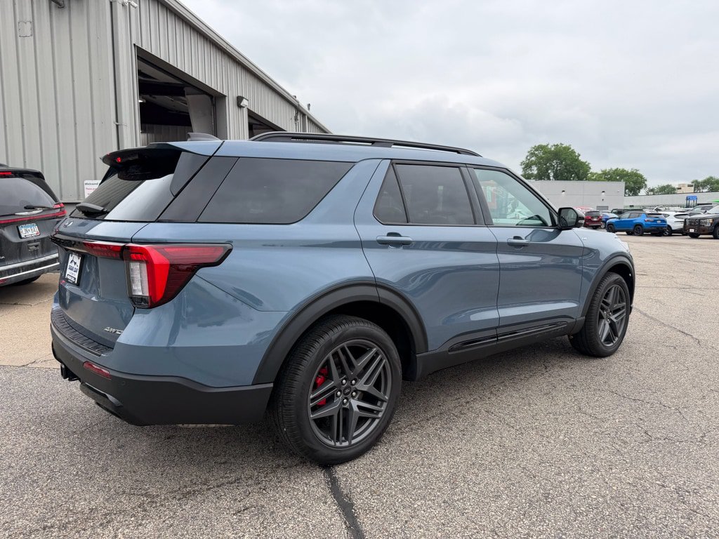 Used 2025 Ford Explorer ST-Line w/ Premium Package AWD/4WD image 4