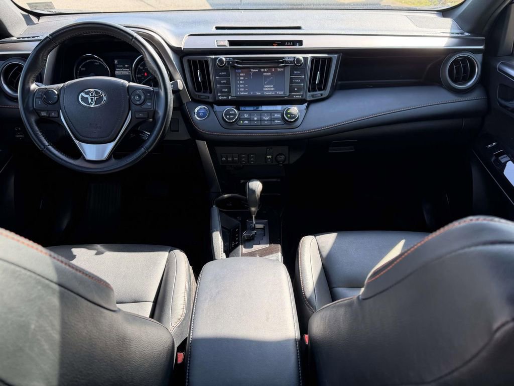 Used 2017 Toyota RAV4 SE image 2