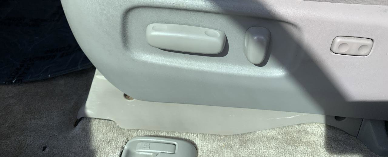 Used 2009 Toyota Sienna XLE FWD image 12