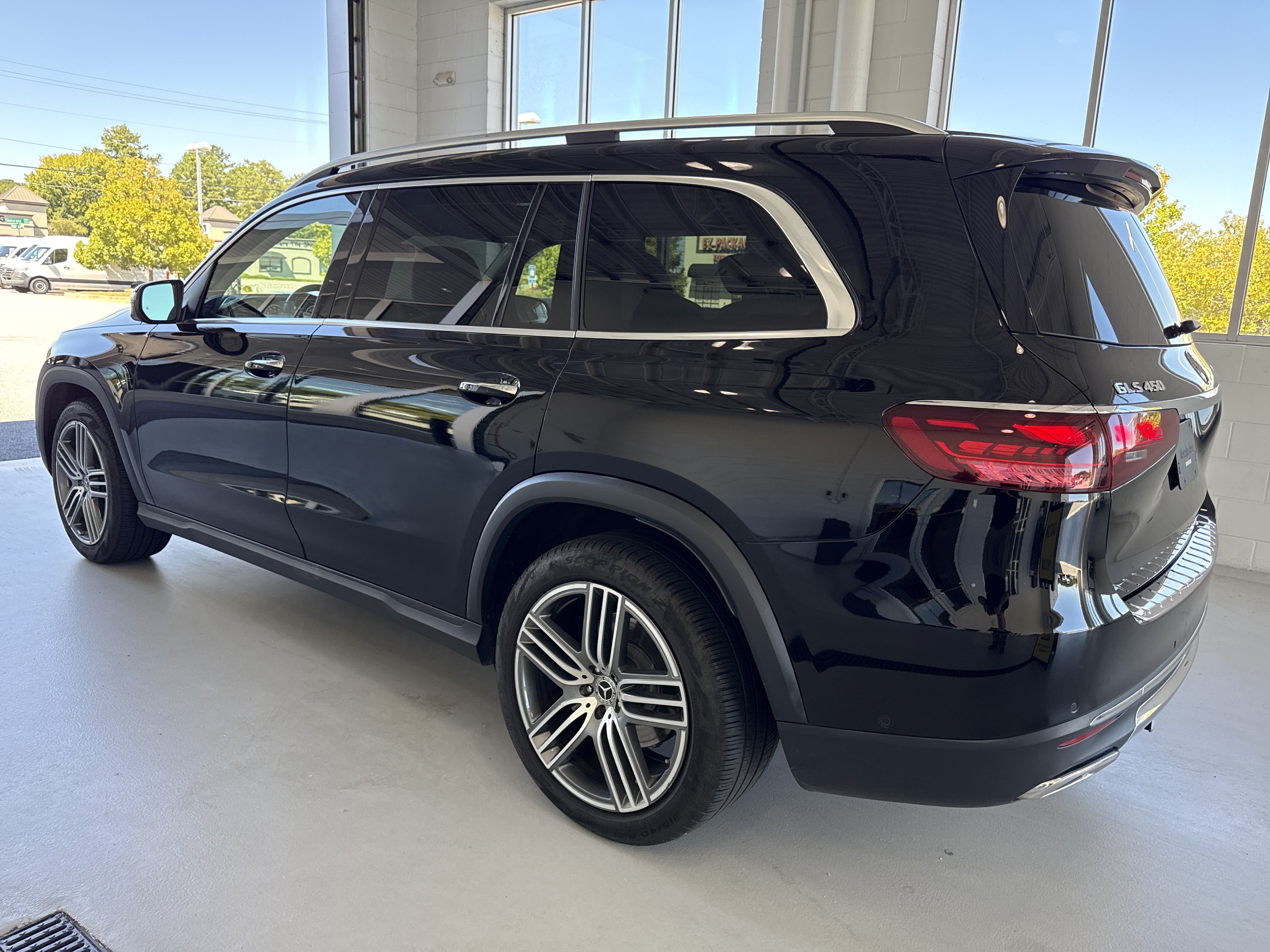 Used 2024 Mercedes-Benz GLS 450 4MATIC image 8