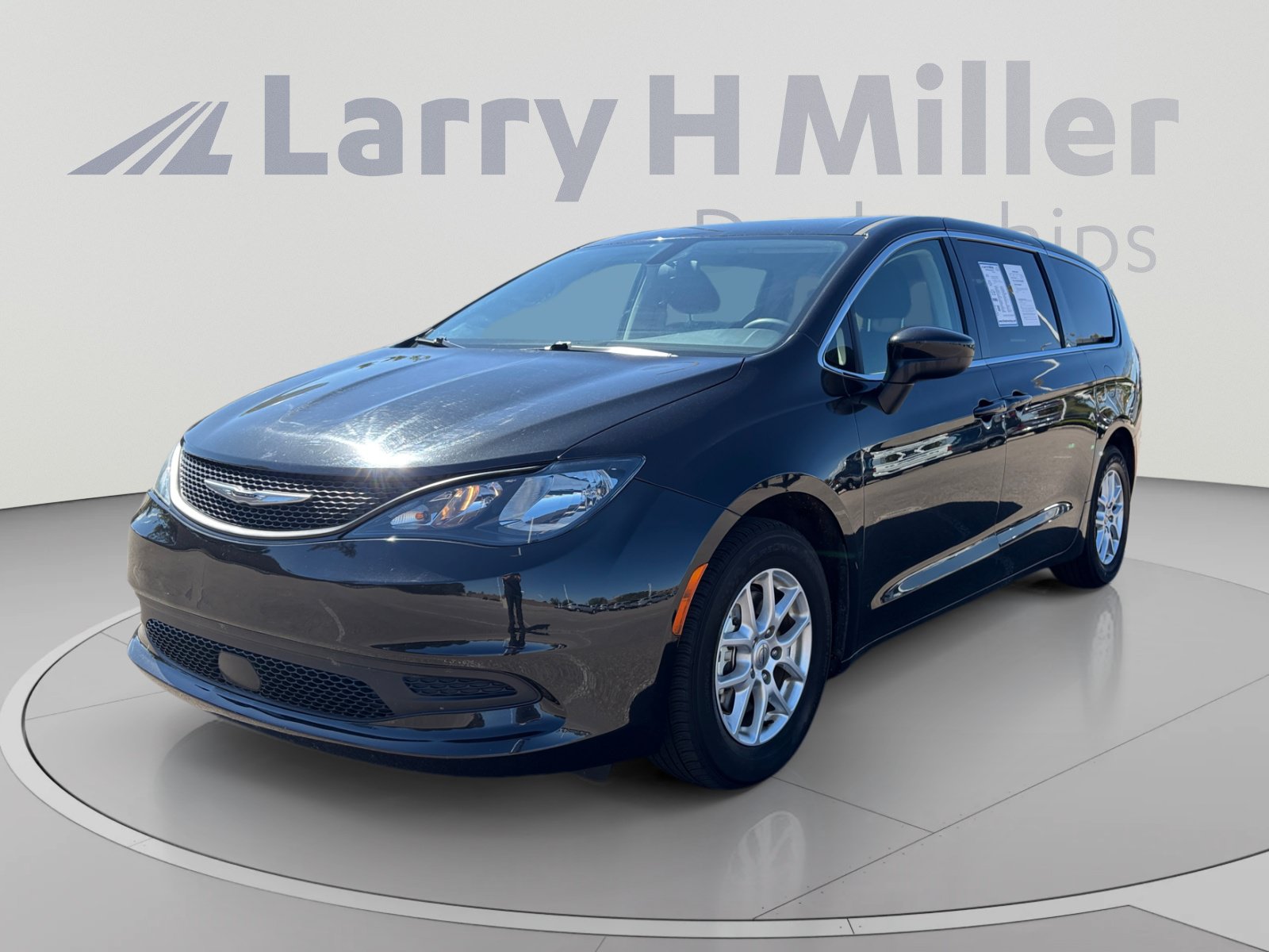 Used 2022 Chrysler Voyager LX