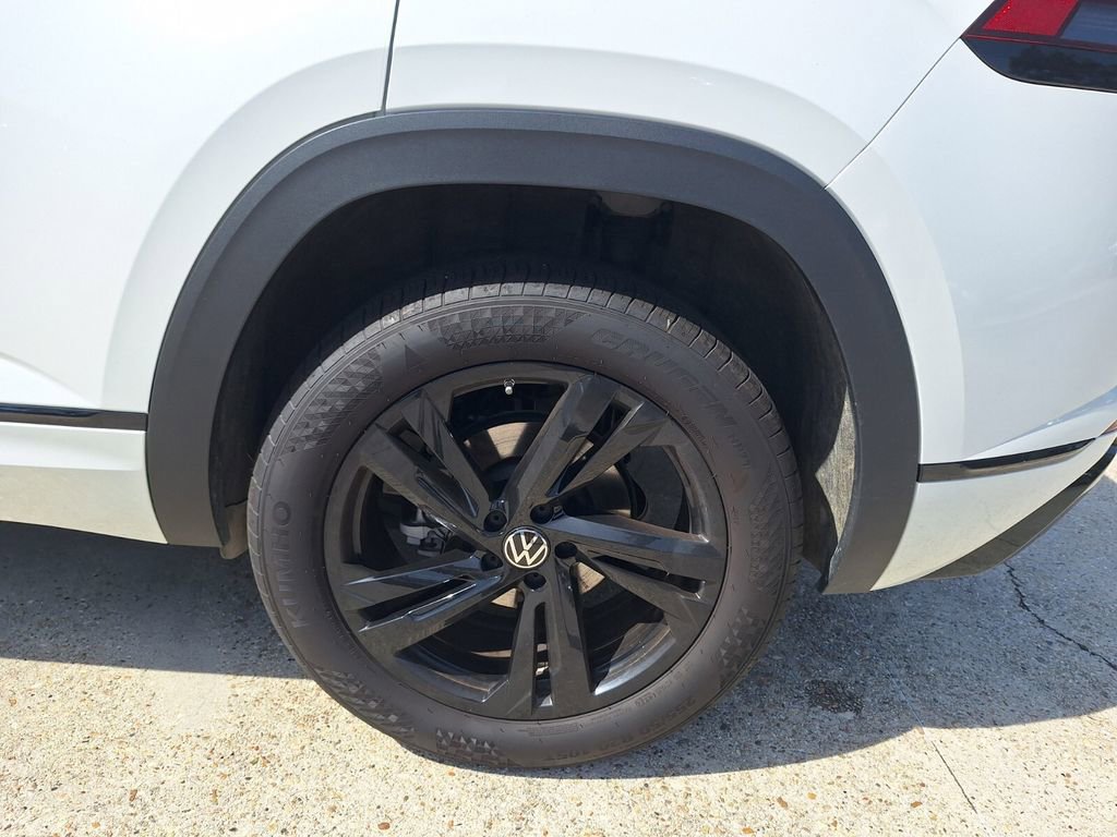 Used 2025 Volkswagen Atlas Cross Sport SEL R-Line image 25