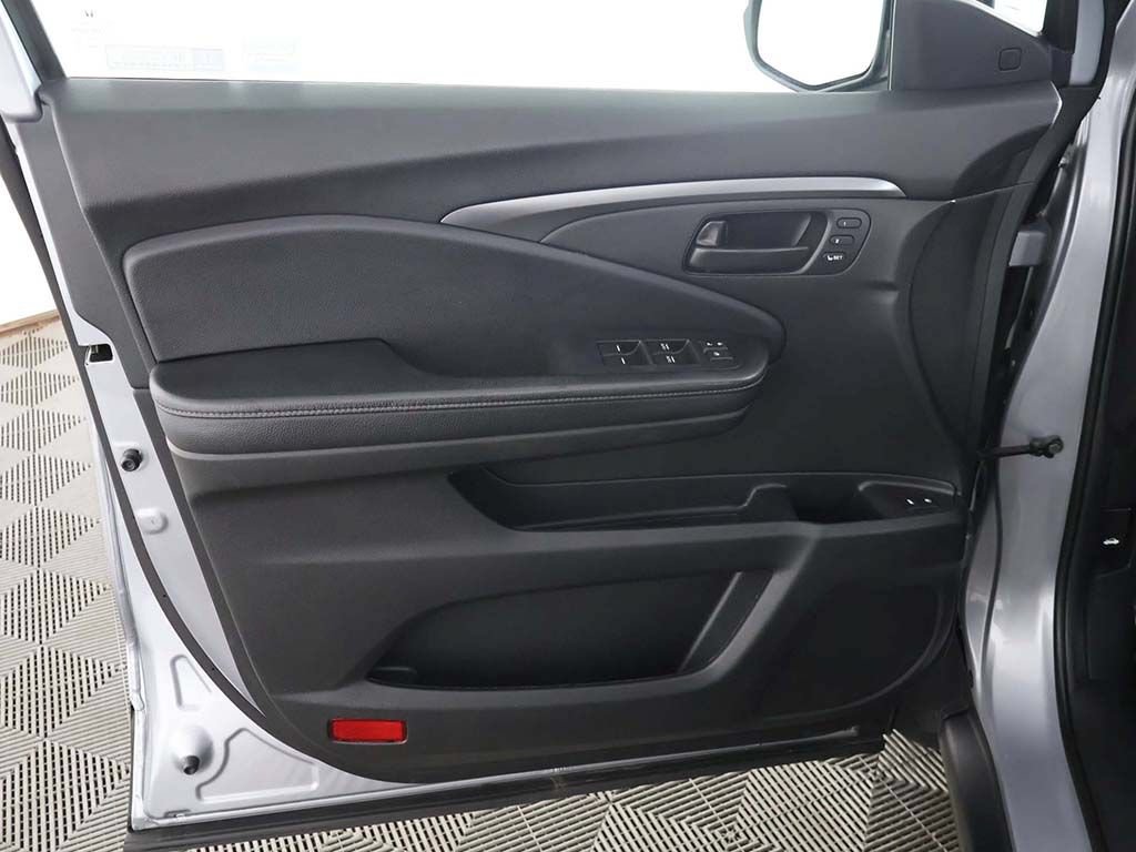 Used 2023 Honda Passport EX-L image 25