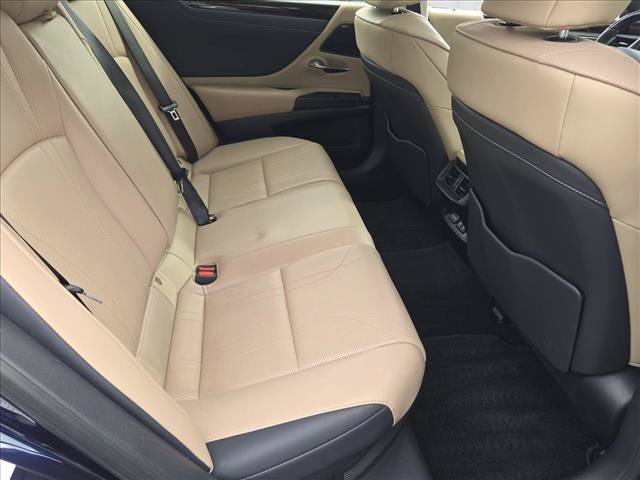 Used 2019 Lexus ES 300h w/ Accessory Package 2 FWD image 21