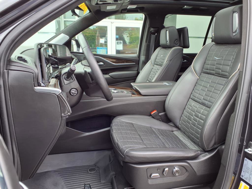 Used 2024 Cadillac Escalade Sport Platinum w/ Heavy-Duty Trailer Package image 11