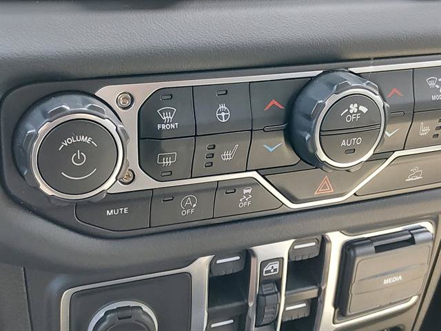 Certified 2025 Jeep Wrangler Unlimited Sahara AWD/4WD image 13