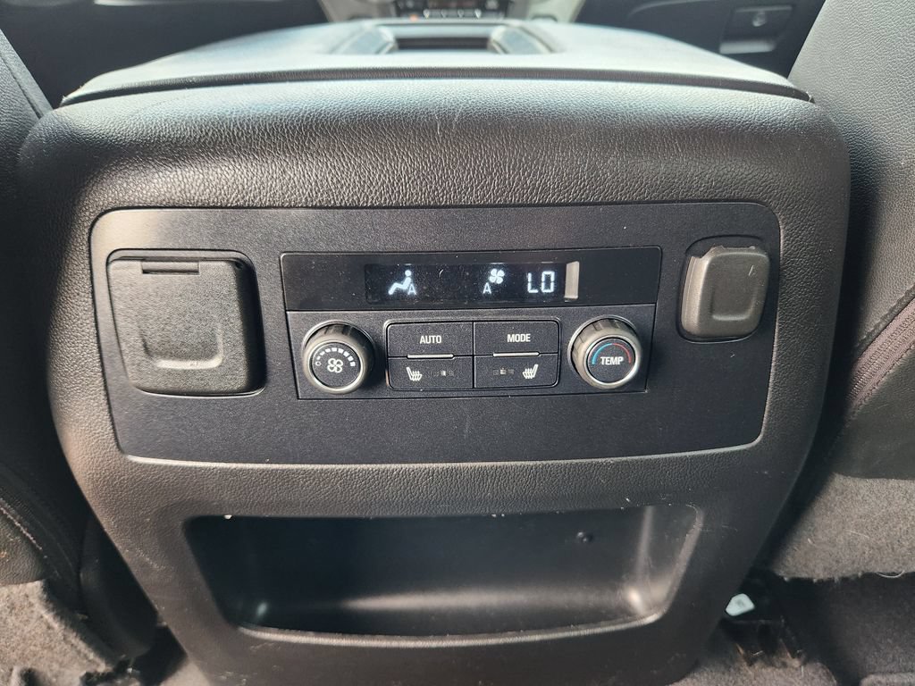 Used 2020 GMC Yukon XL SLT AWD/4WD image 12