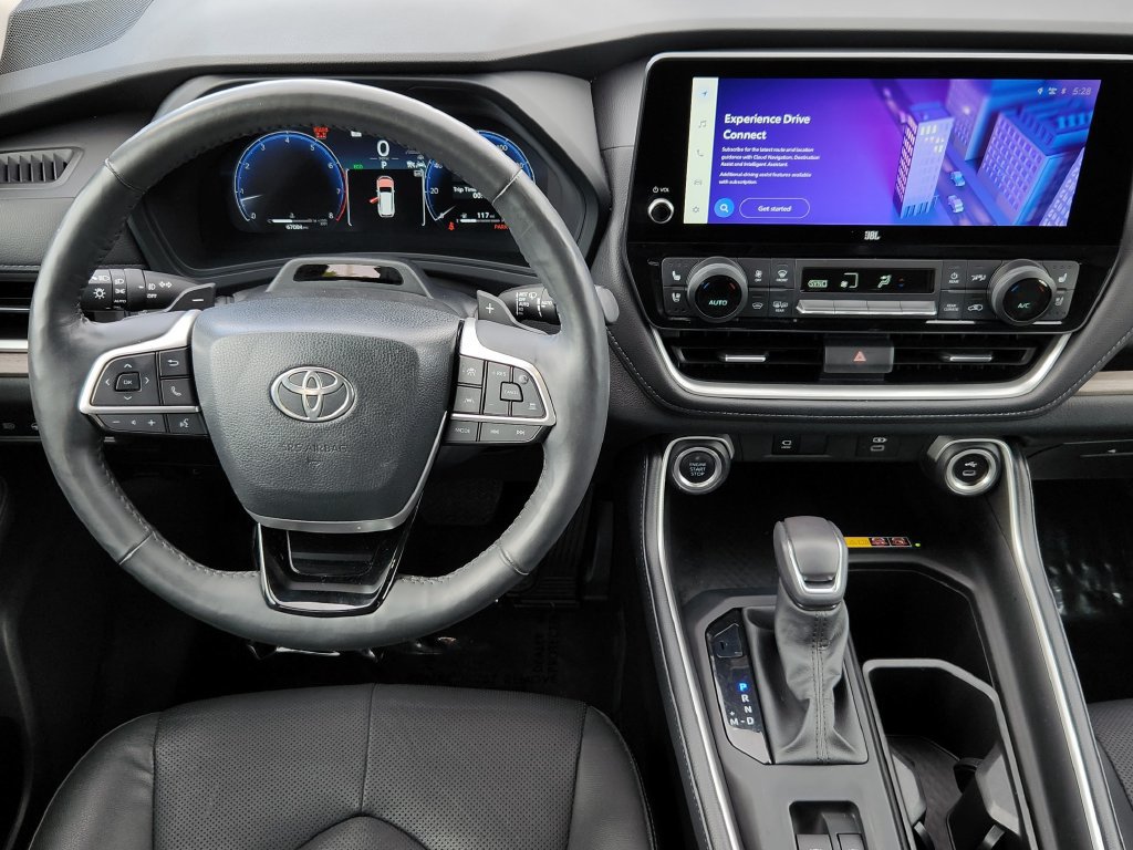 Used 2024 Toyota Grand Highlander AWD image 3