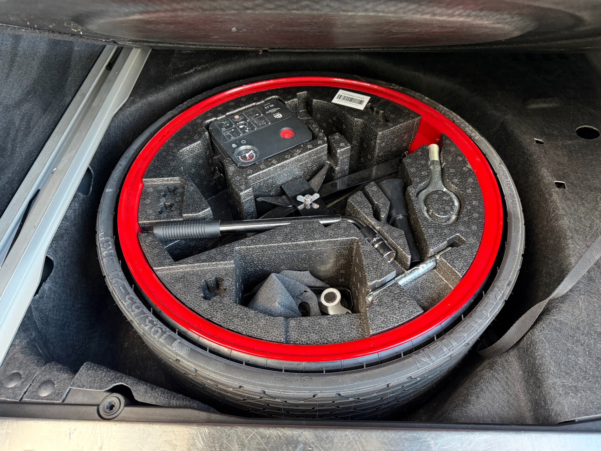 Used 2021 Aston Martin DBX image 47