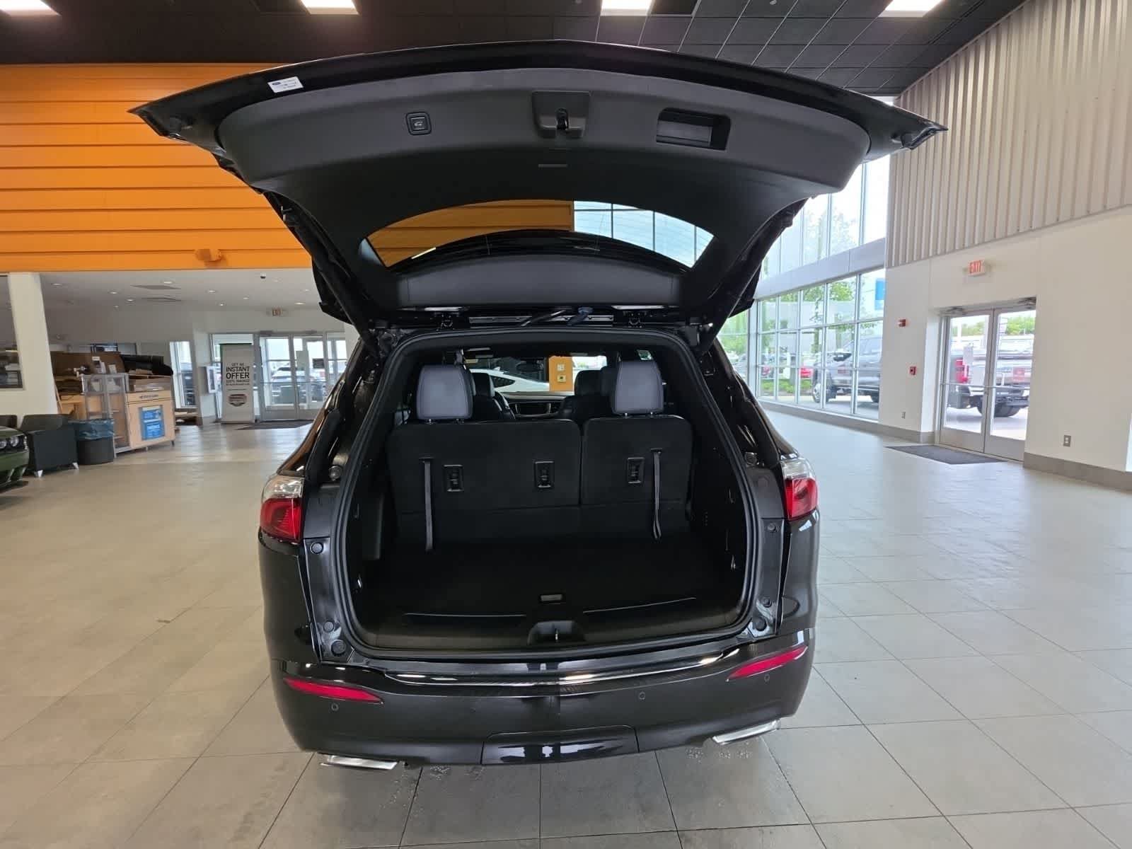 Used 2022 Buick Enclave Essence w/ Sport Touring Edition FWD image 11