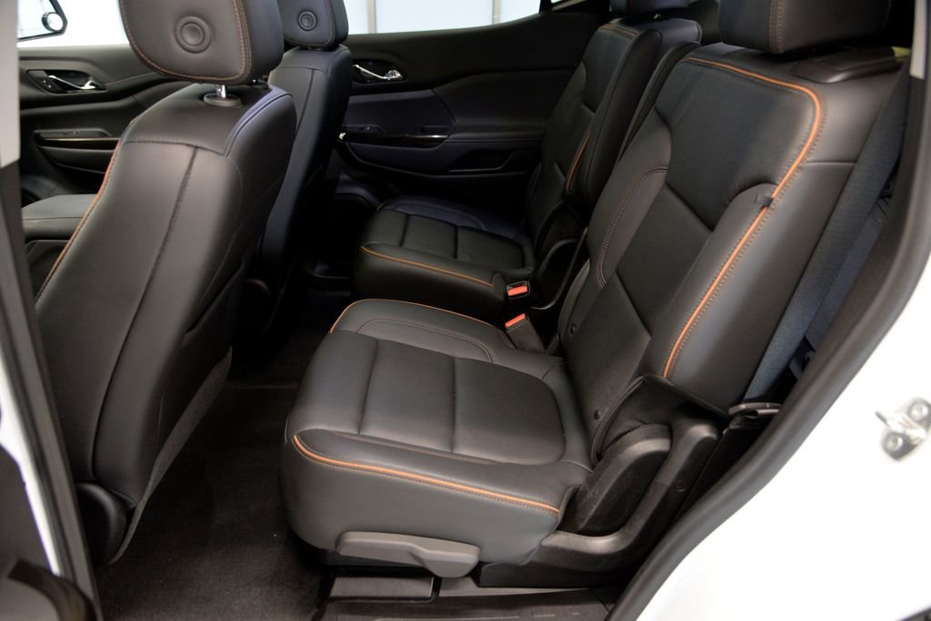 Used 2022 GMC Acadia AT4 w/ Technology Package image 29