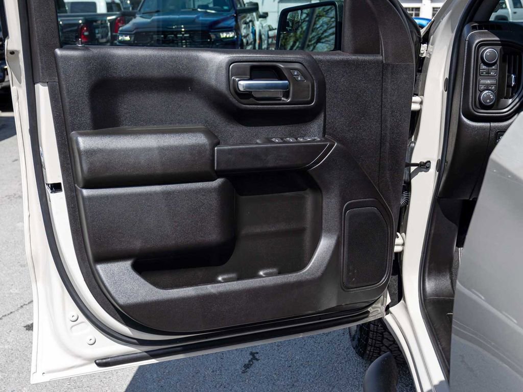 Used 2026 Chevrolet Silverado 1500 Custom w/ Turbomax Blackout Package image 11