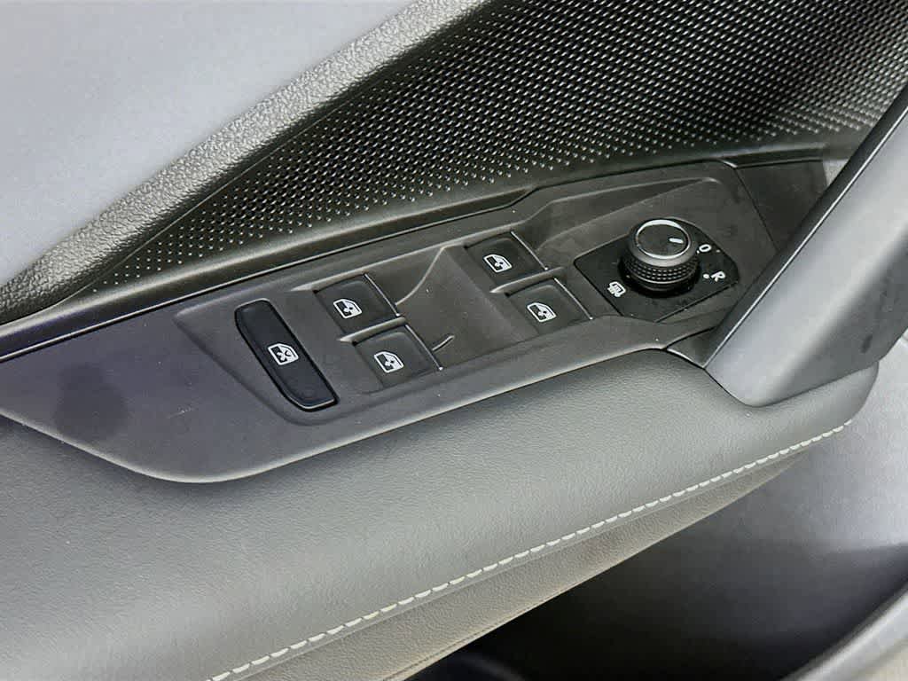 Used 2025 Volkswagen Tiguan SE R-Line AWD/4WD image 29