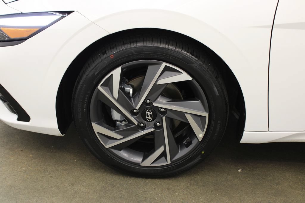 Used 2025 Hyundai Elantra SEL FWD image 29